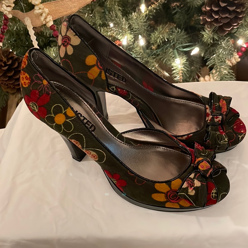 Unlisted By Kenneth Cole Heels 6 1/2